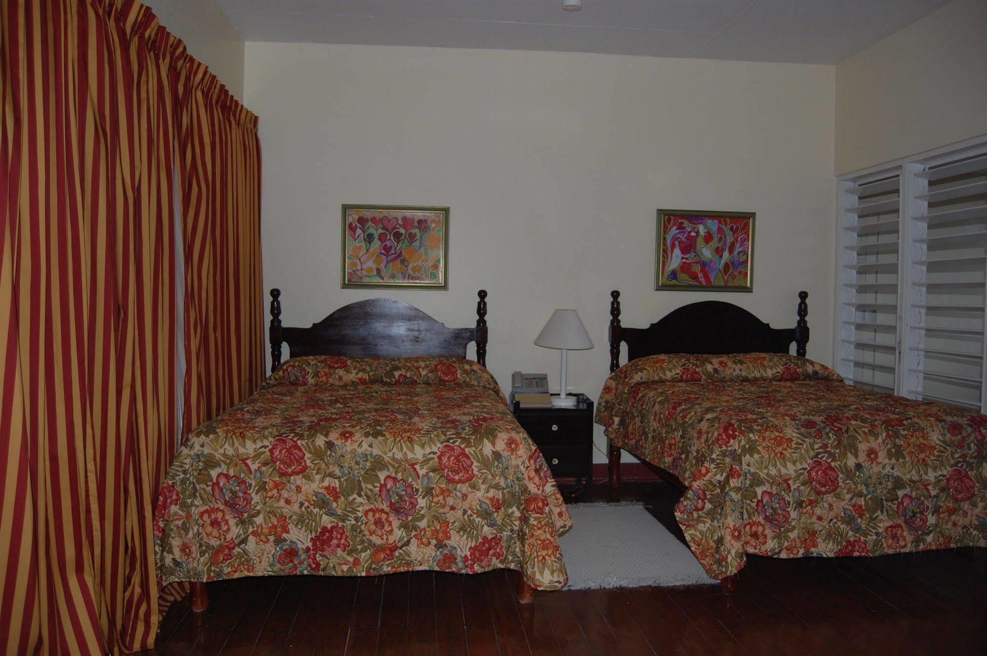 Inn At Shaw Park Gardens & Waterfalls Ocho Rios Esterno foto
