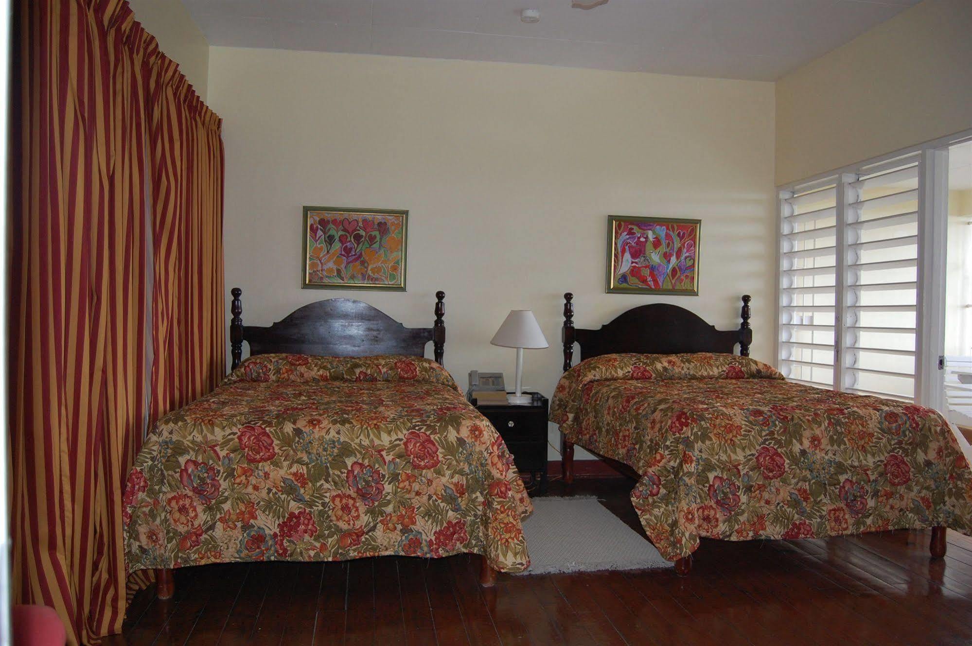 Inn At Shaw Park Gardens & Waterfalls Ocho Rios Esterno foto