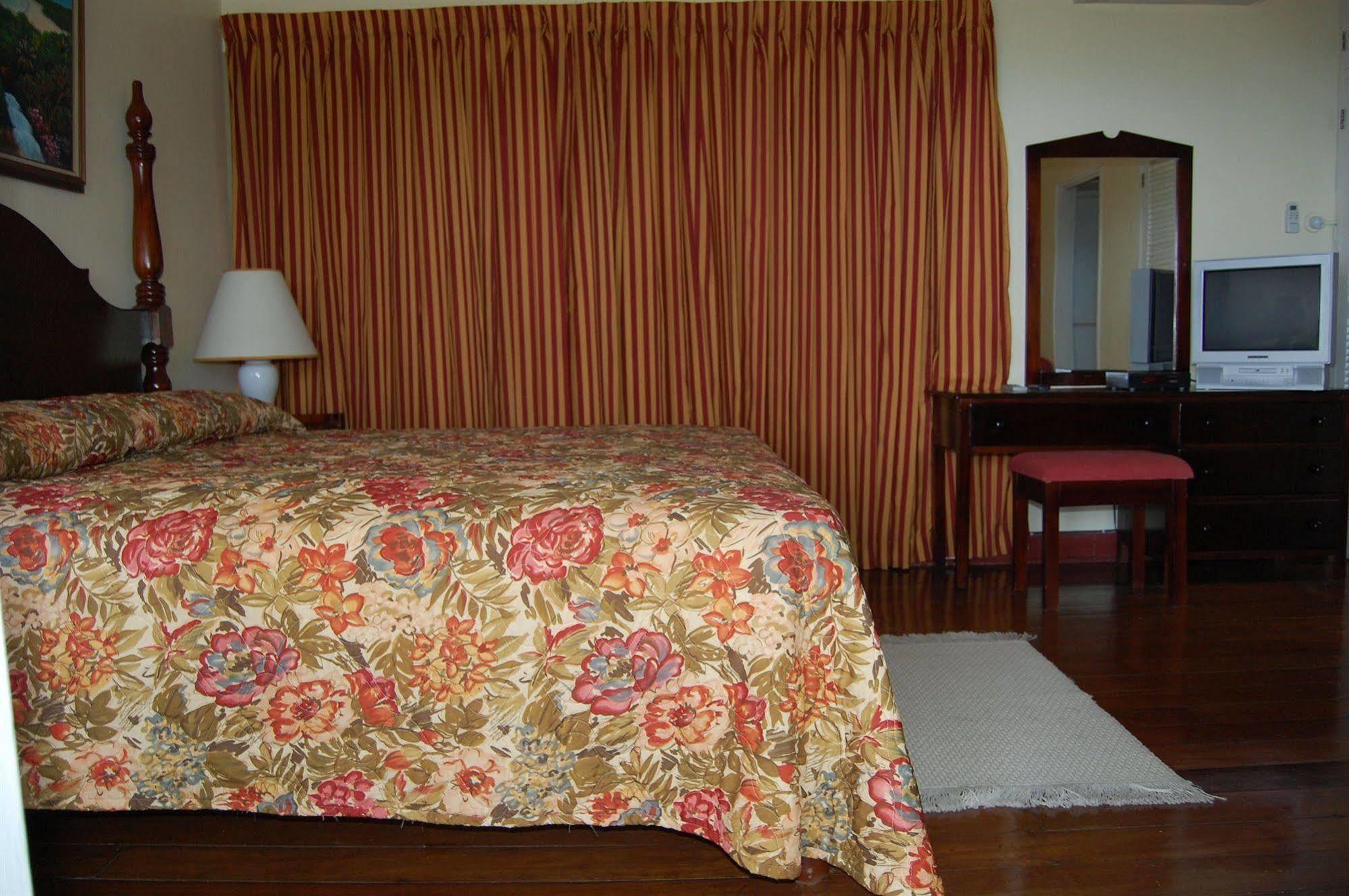 Inn At Shaw Park Gardens & Waterfalls Ocho Rios Esterno foto