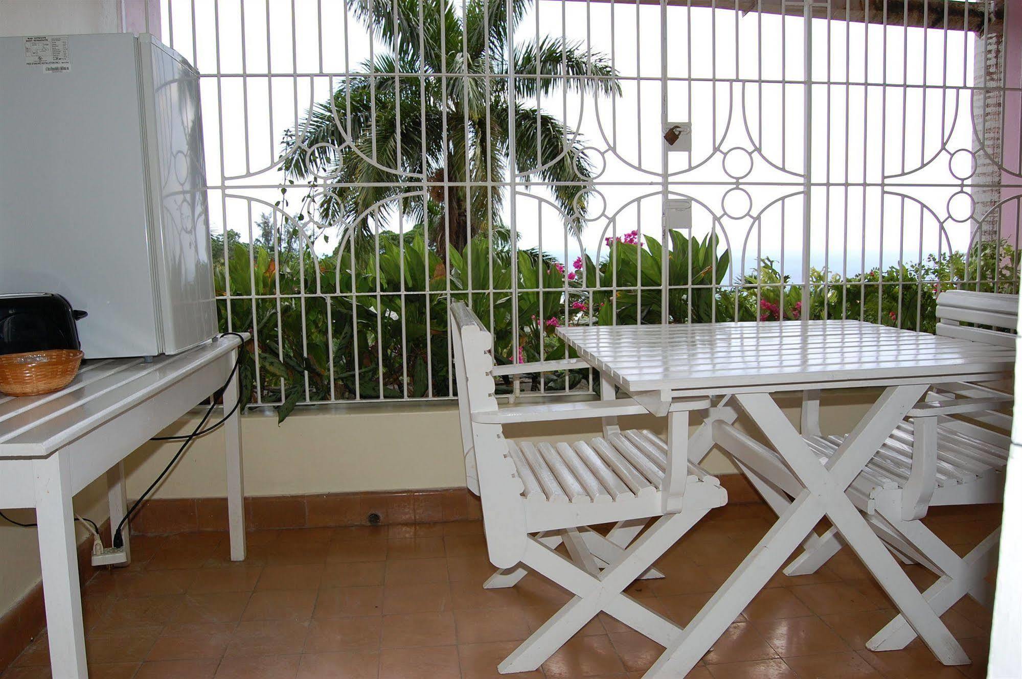 Inn At Shaw Park Gardens & Waterfalls Ocho Rios Esterno foto